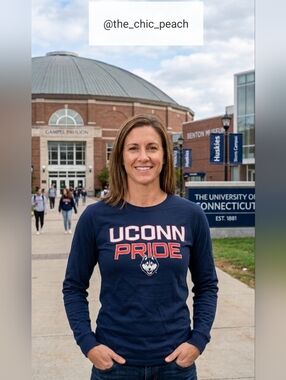 💙🤍NWT, officially licensed UConn Huskies long sleeve tee🤍💙